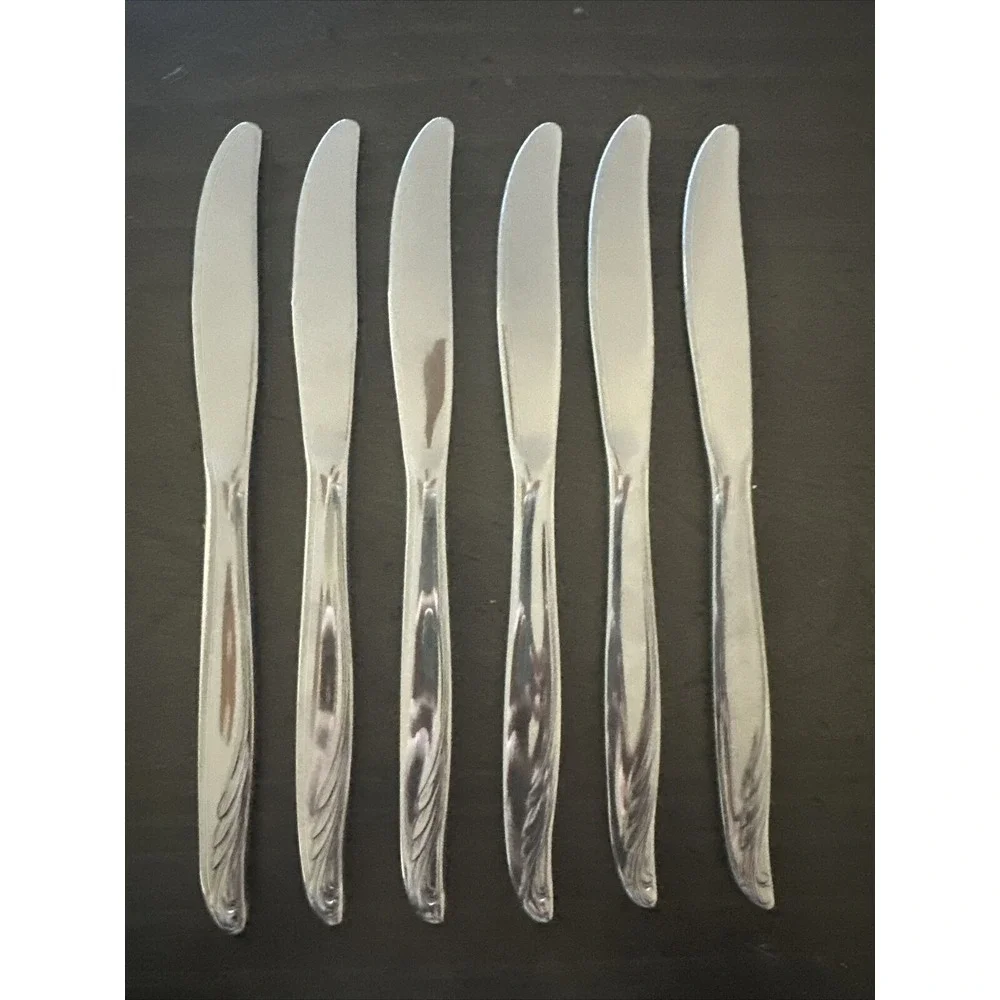 Wm Rogers Bermuda Dinner Knives 7.75